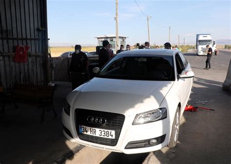 E­r­z­u­r­u­m­­d­a­ ­e­m­e­k­l­i­ ­p­o­l­i­s­i­n­ ­a­r­a­c­ı­n­d­a­n­ ­e­r­o­i­n­ ­ç­ı­k­t­ı­